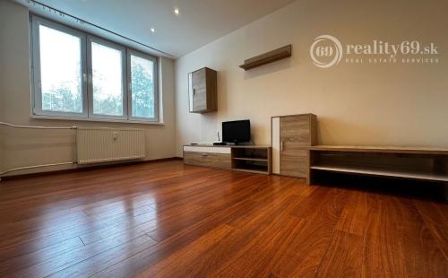 NOVÁ SUPER CENA - MIŠKOVECKÁ - PEKNÝ MODERNÝ BYT PO KOMPLETNEJ REKONŠTRUKCII ČIASTOČNE ZARIADENÝ.