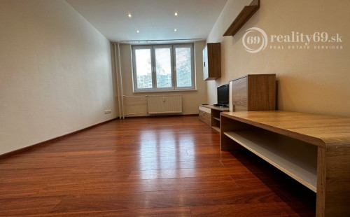 NOVÁ SUPER CENA - MIŠKOVECKÁ - PEKNÝ MODERNÝ BYT PO KOMPLETNEJ REKONŠTRUKCII ČIASTOČNE ZARIADENÝ.