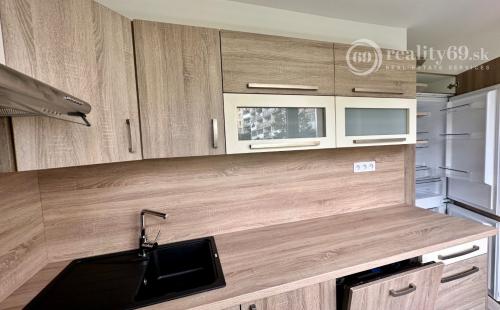 FURČA - KURSKÁ 85 M2, PO REKONŠTRUKCII, LODŽIA, PLASTOVÉ OKNÁ.