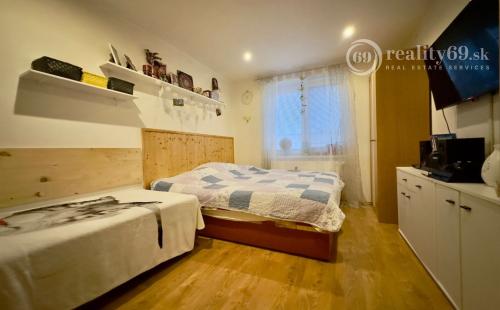 REZERVOVANÉ - SLANEC - PEKNÝ 3 IZBOVÝ BYT 75 M2 PO REKONŠTRUKCII, PARKOVACIE MIESTO, GARÁŽ.