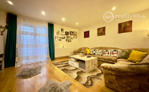 REZERVOVANÉ - SLANEC - PEKNÝ 3 IZBOVÝ BYT 75 M2 PO REKONŠTRUKCII, PARKOVACIE MIESTO, GARÁŽ.