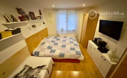 REZERVOVANÉ - SLANEC - PEKNÝ 3 IZBOVÝ BYT 75 M2 PO REKONŠTRUKCII, PARKOVACIE MIESTO, GARÁŽ.