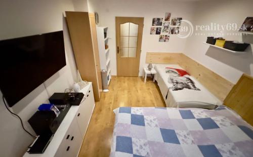 REZERVOVANÉ - SLANEC - PEKNÝ 3 IZBOVÝ BYT 75 M2 PO REKONŠTRUKCII, PARKOVACIE MIESTO, GARÁŽ.