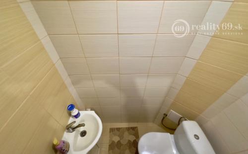 REZERVOVANÉ - SLANEC - PEKNÝ 3 IZBOVÝ BYT 75 M2 PO REKONŠTRUKCII, PARKOVACIE MIESTO, GARÁŽ.