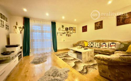 REZERVOVANÉ - SLANEC - PEKNÝ 3 IZBOVÝ BYT 75 M2 PO REKONŠTRUKCII, PARKOVACIE MIESTO, GARÁŽ.