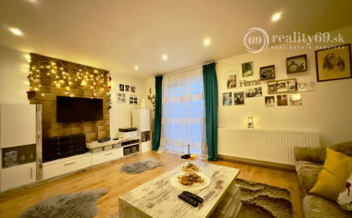 REZERVOVANÉ - SLANEC - PEKNÝ 3 IZBOVÝ BYT 75 M2 PO REKONŠTRUKCII, PARKOVACIE MIESTO, GARÁŽ.