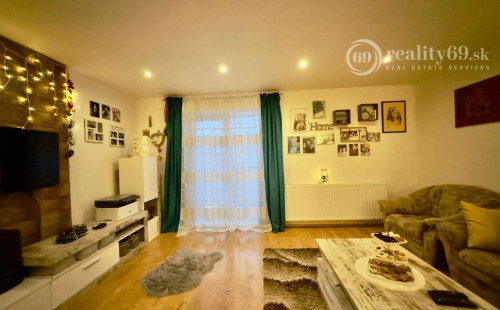 REZERVOVANÉ - SLANEC - PEKNÝ 3 IZBOVÝ BYT 75 M2 PO REKONŠTRUKCII, PARKOVACIE MIESTO, GARÁŽ.