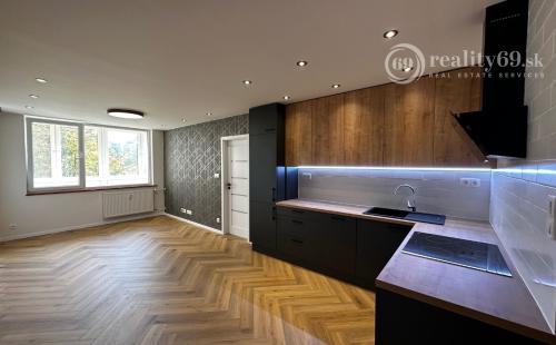 JAZERO - DRUŽICOVÁ 3 IZBOVÝ BYT PRE NÁROČNÉHO KLIENTA - TOP REKONŠTRUKCIA, ZASKLENNÁ LODŽIA.