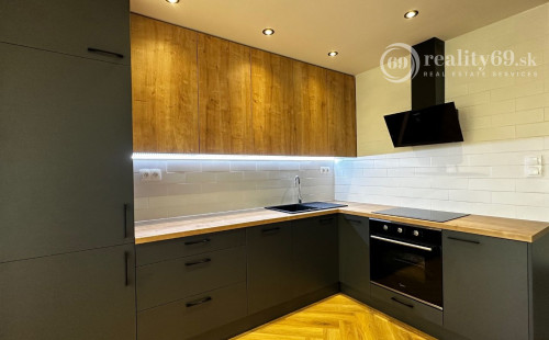 JAZERO - DRUŽICOVÁ 3 IZBOVÝ BYT PRE NÁROČNÉHO KLIENTA - TOP REKONŠTRUKCIA, ZASKLENNÁ LODŽIA.