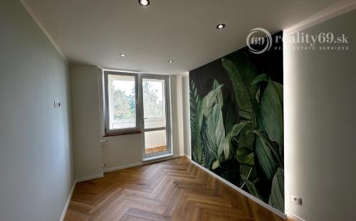 JAZERO - DRUŽICOVÁ 3 IZBOVÝ BYT PRE NÁROČNÉHO KLIENTA - TOP REKONŠTRUKCIA, ZASKLENNÁ LODŽIA.