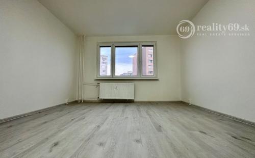 REZERVOVANÉ - KVP - ZOMBOVA SUPER CENA 3 IZBOVÝ BYT 63  M2, LODŽIA, PLASTOVÉ OKNÁ.