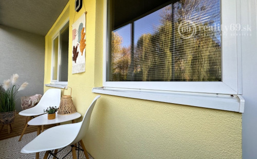 REZERVOVANÉ - NOVÁ CENA -  TERASA - MICHALOVSKÁ 3 IZBOVÝ LUXUSNÝ MODERNÝ BYT 69 M2, LODŽIA, PRÁČKA