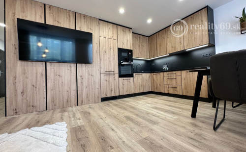 REZERVOVANÉ - NOVÁ CENA -  TERASA - MICHALOVSKÁ 3 IZBOVÝ LUXUSNÝ MODERNÝ BYT 69 M2, LODŽIA, PRÁČKA