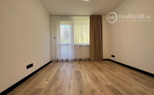 REZERVOVANÉ - NOVÁ CENA -  TERASA - MICHALOVSKÁ 3 IZBOVÝ LUXUSNÝ MODERNÝ BYT 69 M2, LODŽIA, PRÁČKA