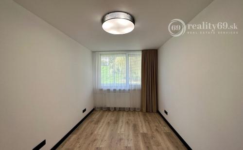 REZERVOVANÉ - NOVÁ CENA -  TERASA - MICHALOVSKÁ 3 IZBOVÝ LUXUSNÝ MODERNÝ BYT 69 M2, LODŽIA, PRÁČKA