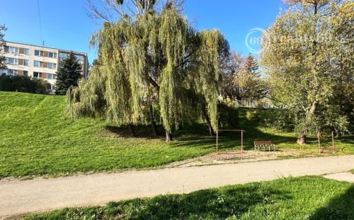 REZERVOVANÉ - NOVÁ CENA -  TERASA - MICHALOVSKÁ 3 IZBOVÝ LUXUSNÝ MODERNÝ BYT 69 M2, LODŽIA, PRÁČKA