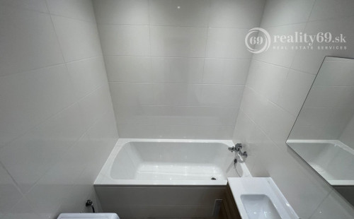 KVP - WURMOVA - 3 IZBOVÝ PO KOMPLETNEJ REKONŠTRUKCII 65 M2, LODŽIA.