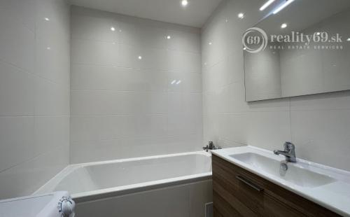 KVP - WURMOVA - 3 IZBOVÝ PO KOMPLETNEJ REKONŠTRUKCII 65 M2, LODŽIA.