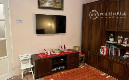 MAĎARSKO - ENCS PEKNÝ 4 IZBOVÝ ZREKONŠTRUOVANÝ RODINNÝ DOM PO KOMPLETNEJ REKONŠTRUKCII BLÍZKO KOŠÍC