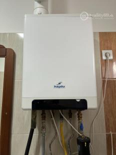 MAĎARSKO - ENCS PEKNÝ 4 IZBOVÝ ZREKONŠTRUOVANÝ RODINNÝ DOM PO KOMPLETNEJ REKONŠTRUKCII BLÍZKO KOŠÍC