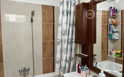 MAĎARSKO - ENCS PEKNÝ 4 IZBOVÝ ZREKONŠTRUOVANÝ RODINNÝ DOM PO KOMPLETNEJ REKONŠTRUKCII BLÍZKO KOŠÍC