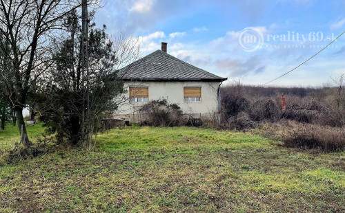 MAĎARSKO - ABAÚJSZOLNOK 3 IZBOVÝ RODINNÝ DOM VHODNÝ NA REKONŠTRUKCIU PODĽA VLASTNÝCH PREDSTÁV