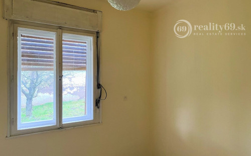 MAĎARSKO - ABAÚJSZOLNOK 3 IZBOVÝ RODINNÝ DOM VHODNÝ NA REKONŠTRUKCIU PODĽA VLASTNÝCH PREDSTÁV