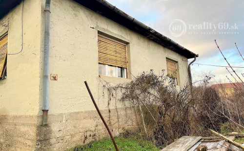 MAĎARSKO - ABAÚJSZOLNOK 3 IZBOVÝ RODINNÝ DOM VHODNÝ NA REKONŠTRUKCIU PODĽA VLASTNÝCH PREDSTÁV