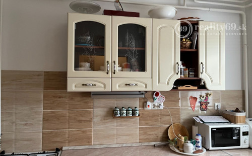 MAĎARSKO - ENCS PEKNÝ 4 IZBOVÝ ZREKONŠTRUOVANÝ RODINNÝ DOM PO KOMPLETNEJ REKONŠTRUKCII BLÍZKO KOŠÍC