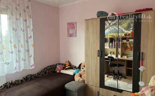 MAĎARSKO - ENCS PEKNÝ 4 IZBOVÝ ZREKONŠTRUOVANÝ RODINNÝ DOM PO KOMPLETNEJ REKONŠTRUKCII BLÍZKO KOŠÍC