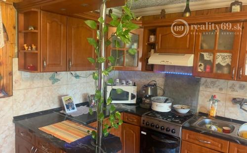 MAĎARSKO - SZENDRO 2 IZBOVÝ PEKNÝ ZREKONŠTRUOVANÝ RODINNÝ DOM  SO SAMOSTATNOU GARÁŽOU