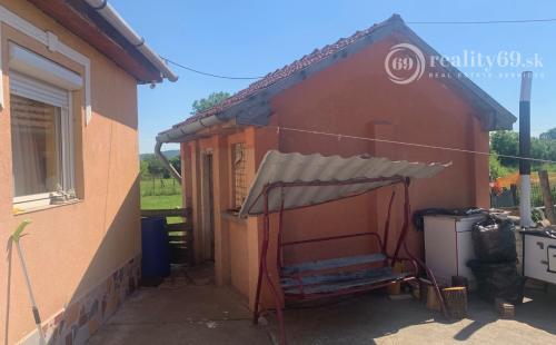 MAĎARSKO - SZENDRO 2 IZBOVÝ PEKNÝ ZREKONŠTRUOVANÝ RODINNÝ DOM  SO SAMOSTATNOU GARÁŽOU