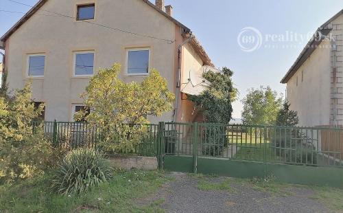 MAĎARSKO - NOVAJIDRANY PEKNÝ 6 IZBOVÝ POSCHODOVÝ RODINNÝ DOM, KUCHYŇA, KÚPEĽŇA, POZEMOK 800 M2.