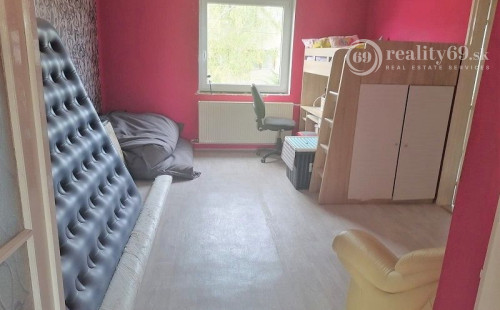 MAĎARSKO - NOVAJIDRANY PEKNÝ 6 IZBOVÝ POSCHODOVÝ RODINNÝ DOM, KUCHYŇA, KÚPEĽŇA, POZEMOK 800 M2.