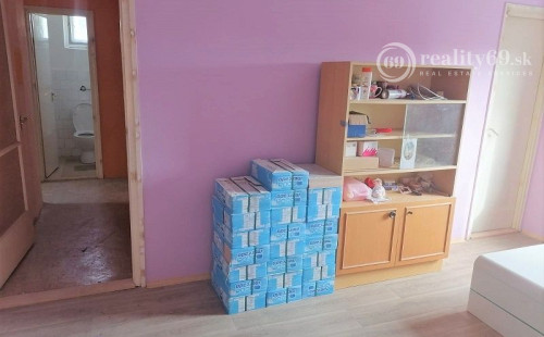 MAĎARSKO - NOVAJIDRANY PEKNÝ 6 IZBOVÝ POSCHODOVÝ RODINNÝ DOM, KUCHYŇA, KÚPEĽŇA, POZEMOK 800 M2.