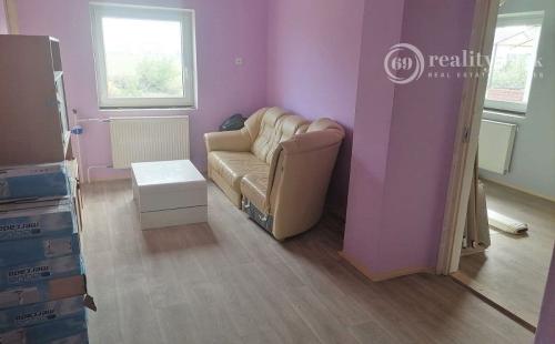 MAĎARSKO - NOVAJIDRANY PEKNÝ 6 IZBOVÝ POSCHODOVÝ RODINNÝ DOM, KUCHYŇA, KÚPEĽŇA, POZEMOK 800 M2.