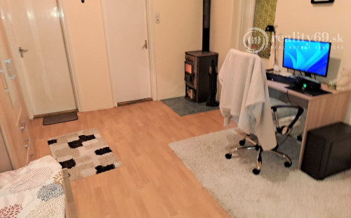 MAĎARSKO - ÓZD PEKNÝ RODINNÝ DOM PO ČIASTOČNEJ REKONŠTRUKCII S VEĽKOU ZÁHRADOU LEN 15 KM OD HRANÍC