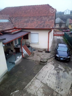 MAĎARSKO - ÓZD PEKNÝ RODINNÝ DOM PO ČIASTOČNEJ REKONŠTRUKCII S VEĽKOU ZÁHRADOU LEN 15 KM OD HRANÍC