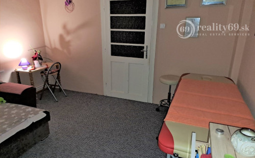 MAĎARSKO - ÓZD PEKNÝ RODINNÝ DOM PO ČIASTOČNEJ REKONŠTRUKCII S VEĽKOU ZÁHRADOU LEN 15 KM OD HRANÍC