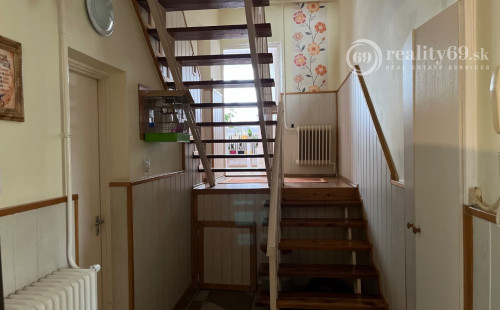 MAĎARSKO - INÁNCS 4 IZBOVÝ RODINNÝ DOMČEK S BAZENOM