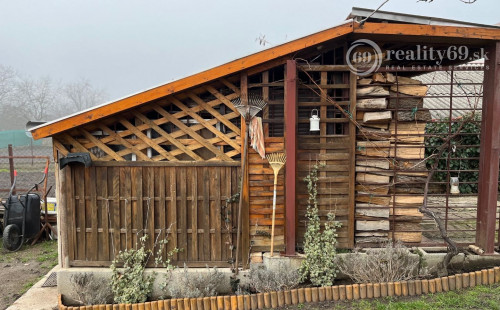 MAĎARSKO - INÁNCS 4 IZBOVÝ RODINNÝ DOMČEK S BAZENOM