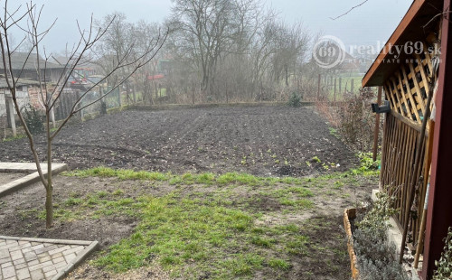 MAĎARSKO - INÁNCS 4 IZBOVÝ RODINNÝ DOMČEK S BAZENOM