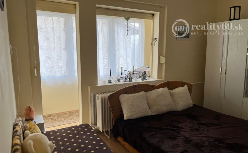 MAĎARSKO - INÁNCS 4 IZBOVÝ RODINNÝ DOMČEK S BAZENOM