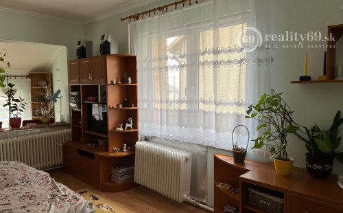 MAĎARSKO - INÁNCS 4 IZBOVÝ RODINNÝ DOMČEK S BAZENOM