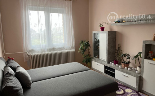 MAĎARSKO - INÁNCS 4 IZBOVÝ RODINNÝ DOMČEK S BAZENOM