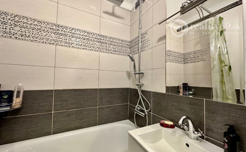 SEVER - VODÁRENSKÁ PEKNÝ TEHLOVÝ BYT PO REKONŠTRUKCII 55 M2 S BALKÓNOM.