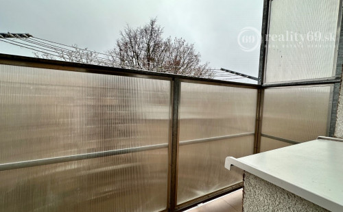 SEVER - VODÁRENSKÁ PEKNÝ TEHLOVÝ BYT PO REKONŠTRUKCII 55 M2 S BALKÓNOM.