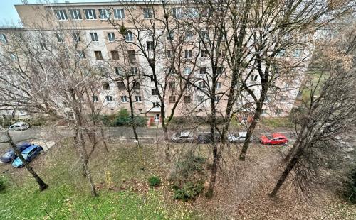 SEVER - VODÁRENSKÁ PEKNÝ TEHLOVÝ BYT PO REKONŠTRUKCII 55 M2 S BALKÓNOM.