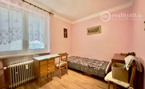 SEČOVCE - PEKNÝ 3 IZBOVÝ BYT 57 M2, GARÁŽ A ZÁHRADKA, PIVNICA.