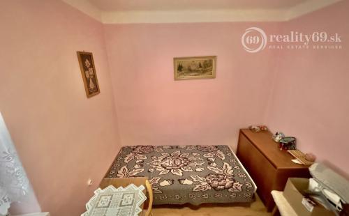 SEČOVCE - PEKNÝ 3 IZBOVÝ BYT 57 M2, GARÁŽ A ZÁHRADKA, PIVNICA.